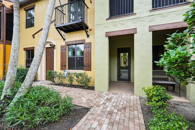 9064 N Capistrano Street 5004, Naples, FL 34113