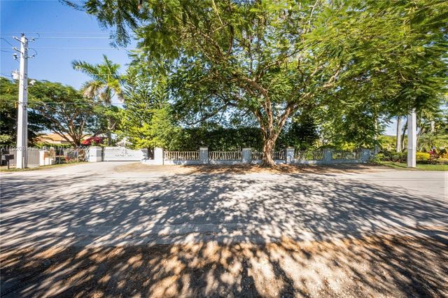 12265 SW 43rd St, Miami, FL 33175