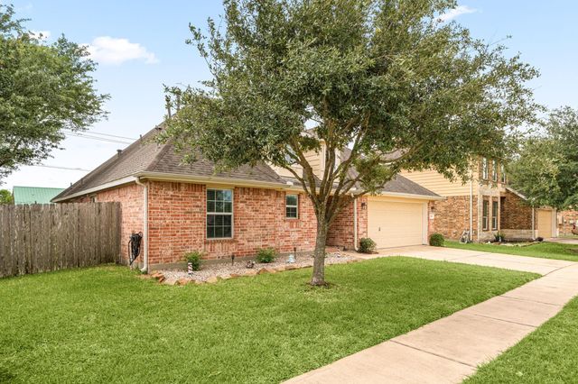 195 Midtown Park Drive, Alvin, TX 77511