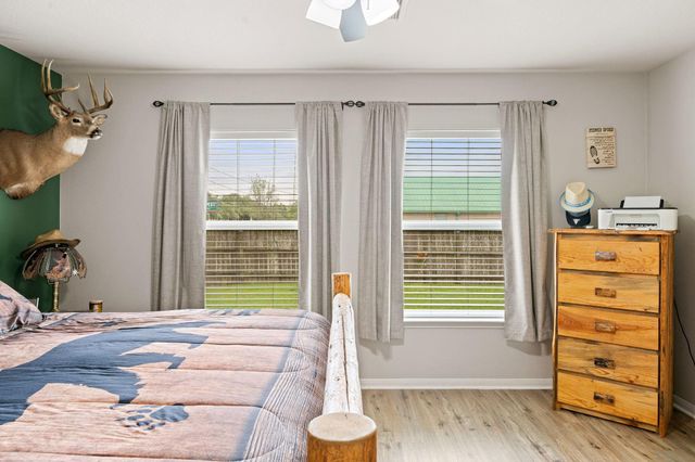 195 Midtown Park Drive, Alvin, TX 77511