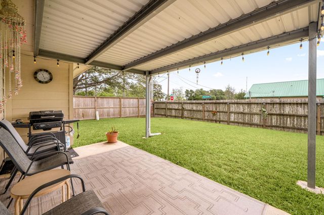 195 Midtown Park Drive, Alvin, TX 77511