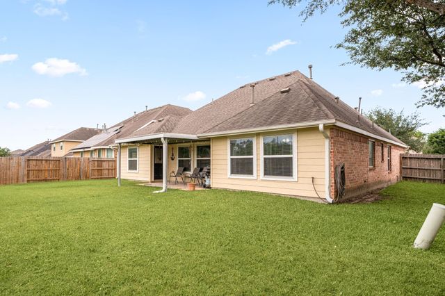 195 Midtown Park Drive, Alvin, TX 77511