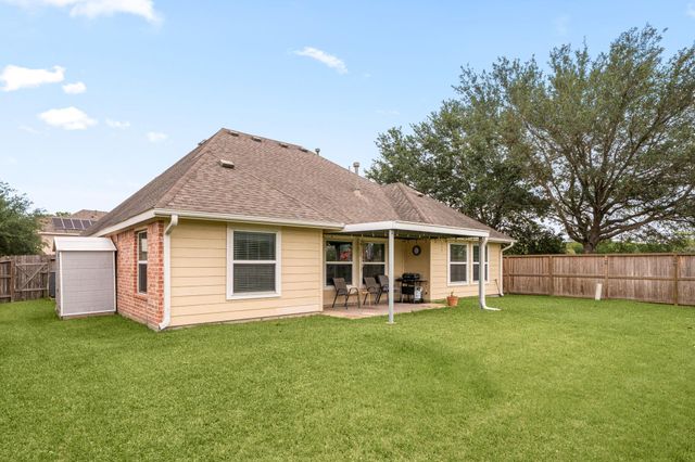 195 Midtown Park Drive, Alvin, TX 77511