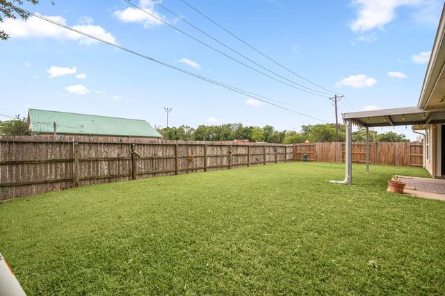 195 Midtown Park Drive, Alvin, TX 77511
