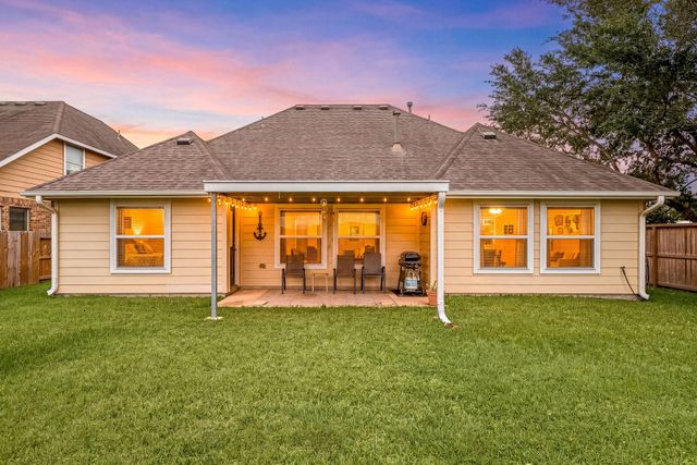 195 Midtown Park Drive, Alvin, TX 77511