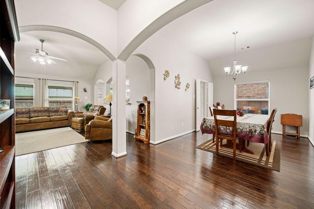 195 Midtown Park Drive, Alvin, TX 77511