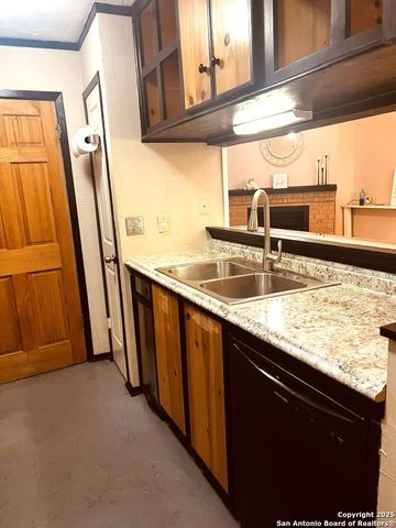 8655 Datapoint Dr Apt 404, San Antonio, TX 78229