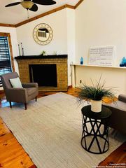 8655 Datapoint Dr Apt 404, San Antonio, TX 78229