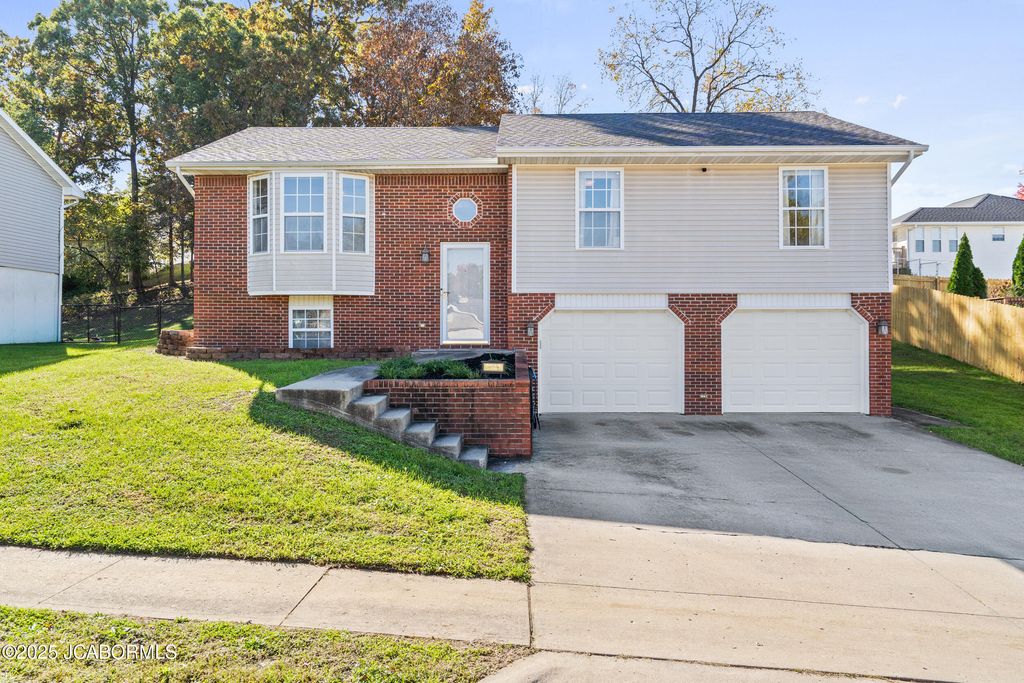 3741 BUCKINGHAM PARK, Jefferson City, MO 65109