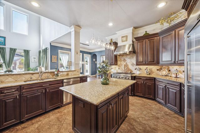 2504 Baywater Canyon Drive, Pearland, TX 77584