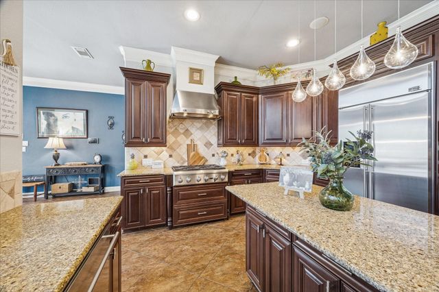 2504 Baywater Canyon Drive, Pearland, TX 77584