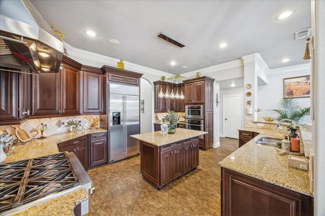 2504 Baywater Canyon Drive, Pearland, TX 77584