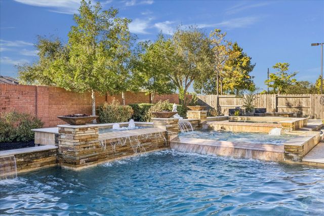 2504 Baywater Canyon Drive, Pearland, TX 77584