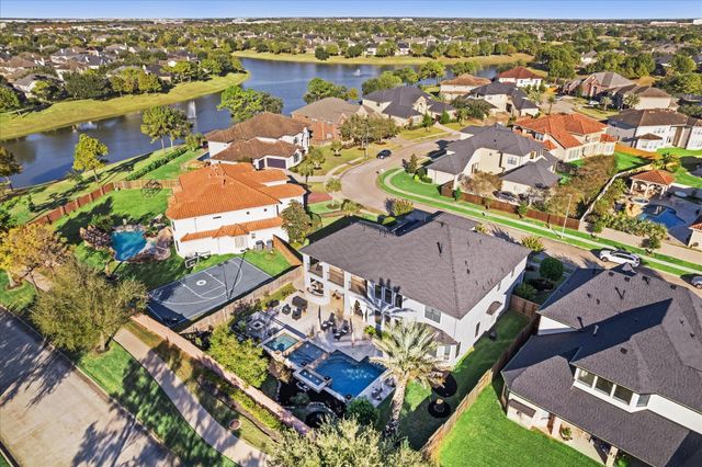 2504 Baywater Canyon Drive, Pearland, TX 77584