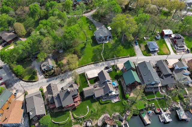 148 Beach Drive, Lake Tapawingo, MO 64015