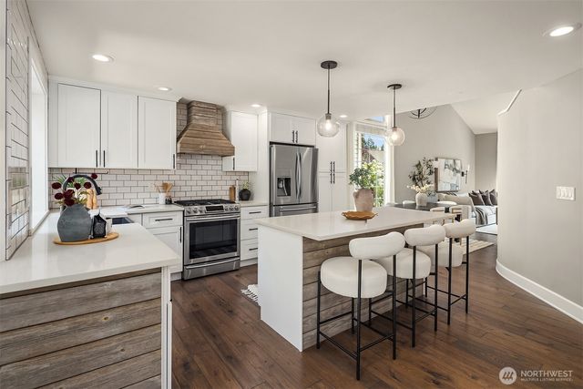 3745 248th Avenue SE, Sammamish, WA 98029