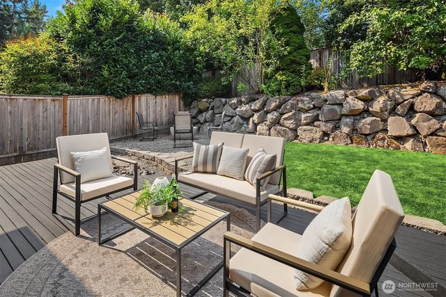 3745 248th Avenue SE, Sammamish, WA 98029