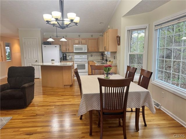 4210 Mistral Circle, Clay, NY 13090