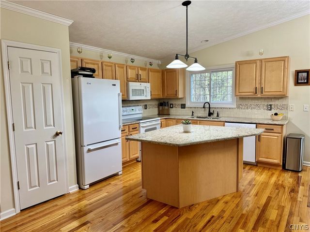 4210 Mistral Circle, Clay, NY 13090