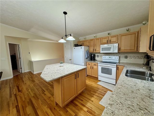4210 Mistral Circle, Clay, NY 13090