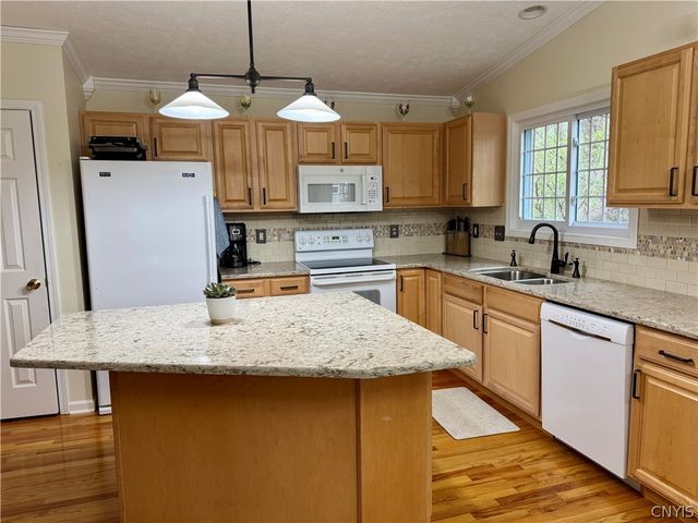 4210 Mistral Circle, Clay, NY 13090