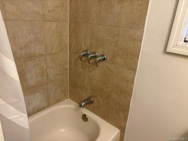 260-55 Langston Avenue E-1, Glen Oaks, NY 11004