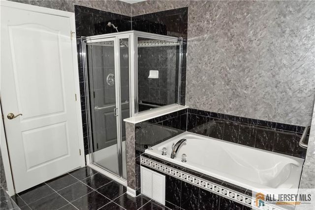 2103 Neville Court, Franklin, NJ 08873