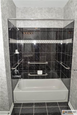 2103 Neville Court, Franklin, NJ 08873
