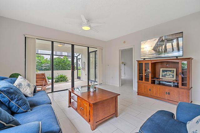811 Oak Harbour Drive, Juno Beach, FL 33408