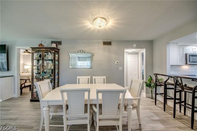7050 Nantucket CIR 1, North Fort Myers, FL 33917