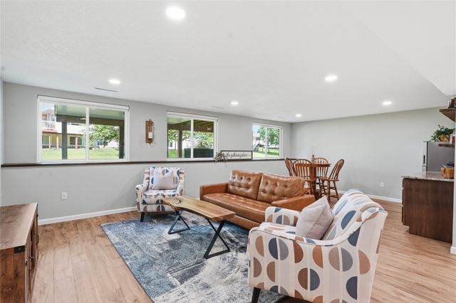 6114 Pinewood Court, Johnston, IA 50131