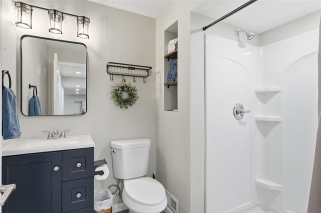 6114 Pinewood Court, Johnston, IA 50131