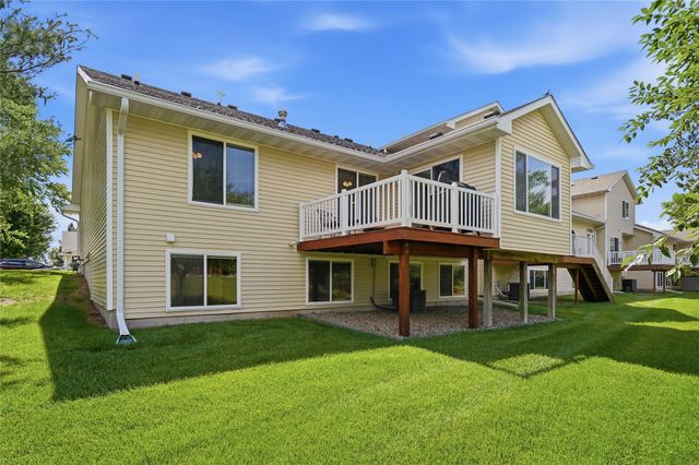 6114 Pinewood Court, Johnston, IA 50131