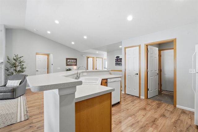 6114 Pinewood Court, Johnston, IA 50131