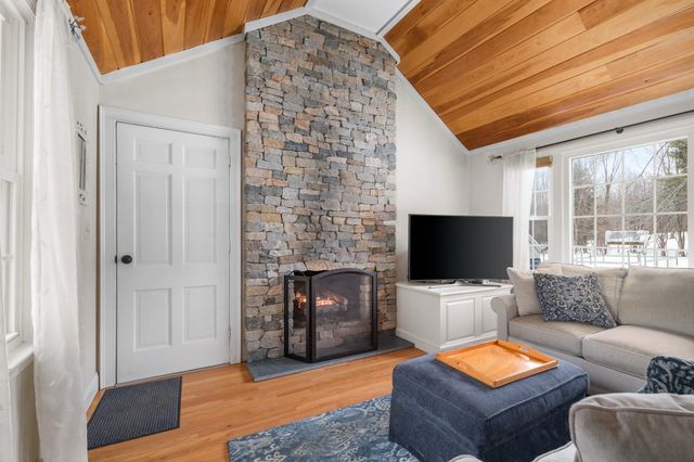 6 Meloon Road, Greenland, NH 03840