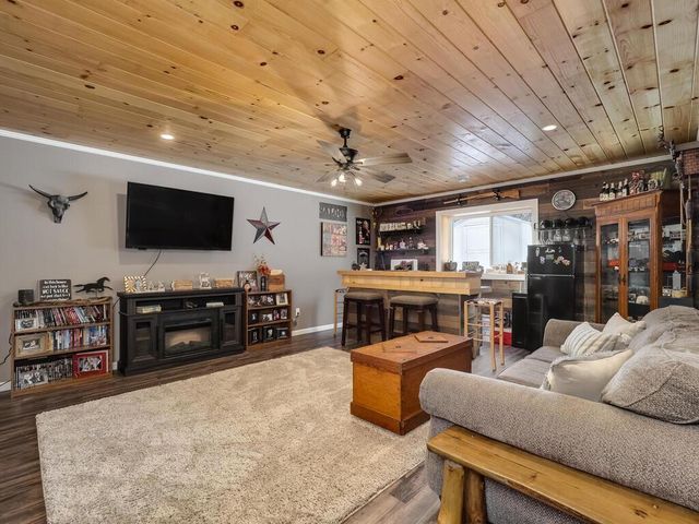 404 Grant Avenue SE, Hutchinson, MN 55350