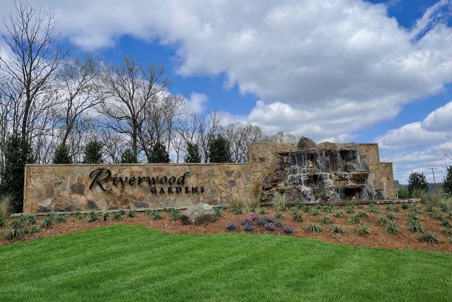 580 RIVERDALE DR, Oakland, TN 38060