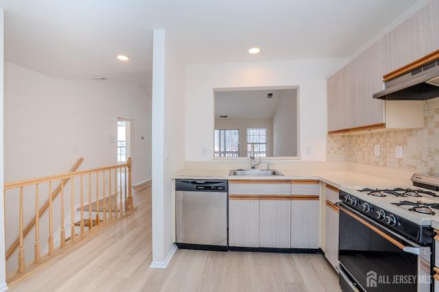 32 Tanglewood Court, South Brunswick, NJ 08852