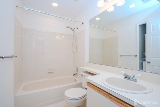 32 Tanglewood Court, South Brunswick, NJ 08852