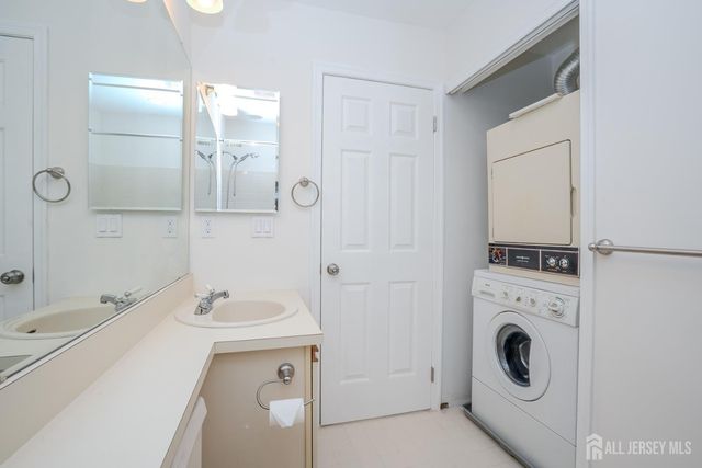 32 Tanglewood Court, South Brunswick, NJ 08852