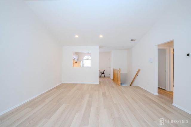 32 Tanglewood Court, South Brunswick, NJ 08852