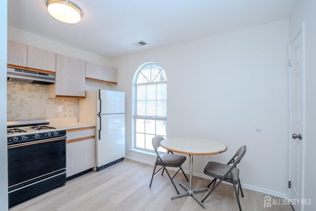 32 Tanglewood Court, South Brunswick, NJ 08852