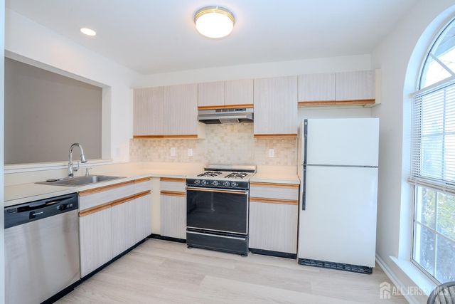 32 Tanglewood Court, South Brunswick, NJ 08852