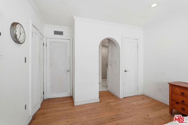 625 N Flores Street 104, West Hollywood, CA 90048