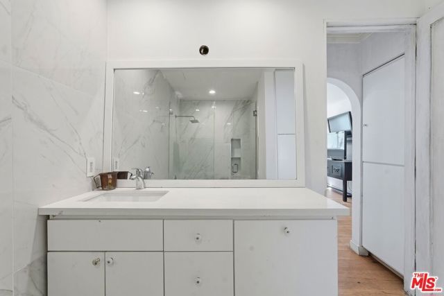 625 N Flores Street 104, West Hollywood, CA 90048