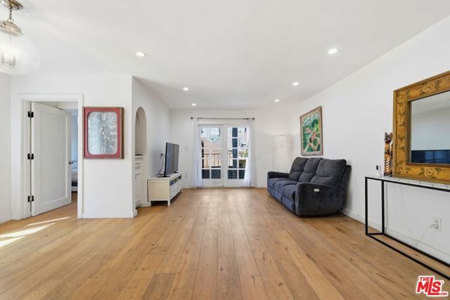 625 N Flores Street 104, West Hollywood, CA 90048