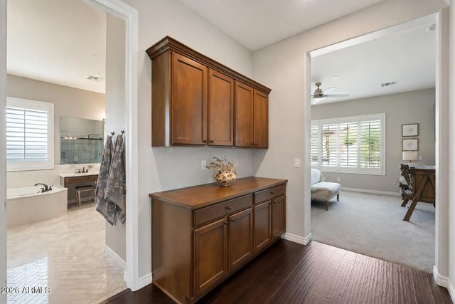 1612 W MOLLY Lane, Phoenix, AZ 85085