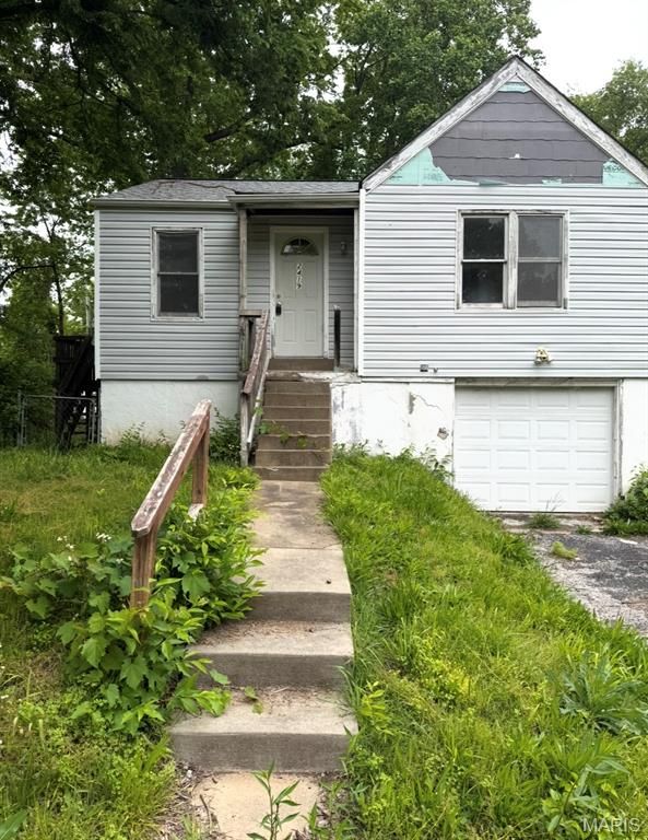 2419 Henral Court, St Louis, MO 63136