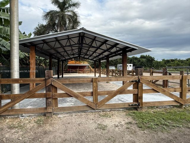 25945 SW 197th Ave, Homestead, FL 33031