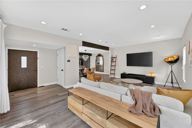 1029 Keniston Avenue, Los Angeles, CA 90019